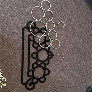 Scarf/jewelry hangers